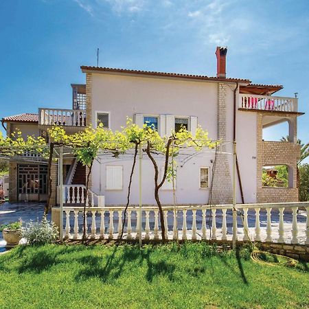 Lovely Apartment In Kampor With Kitchen Exterior foto