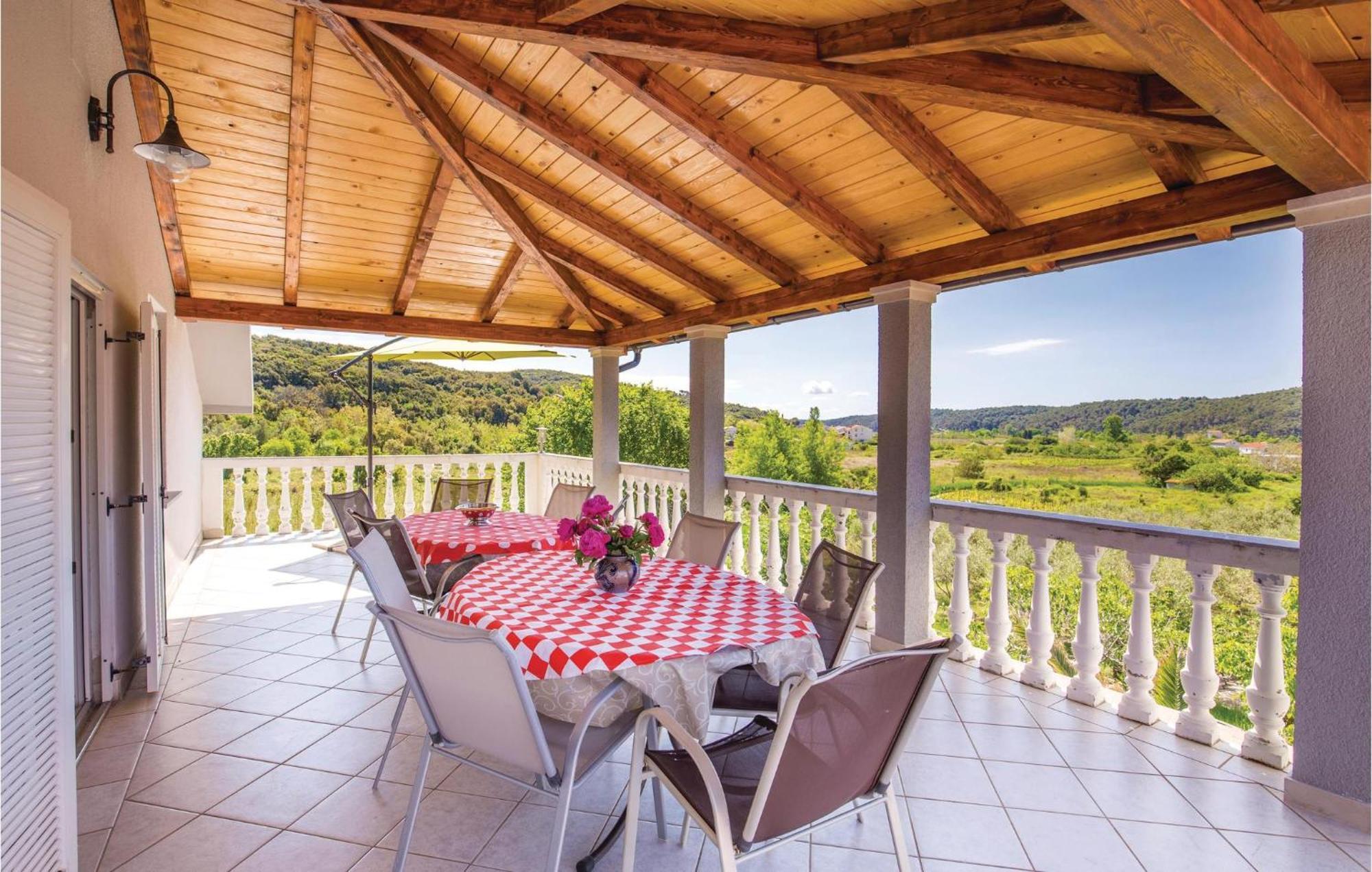 Lovely Apartment In Kampor With Kitchen Exterior foto