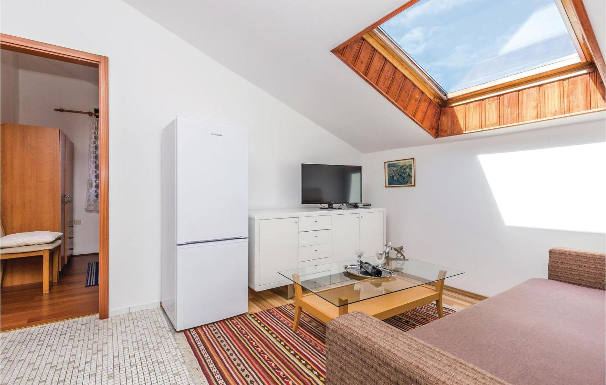 Lovely Apartment In Kampor With Kitchen Exterior foto