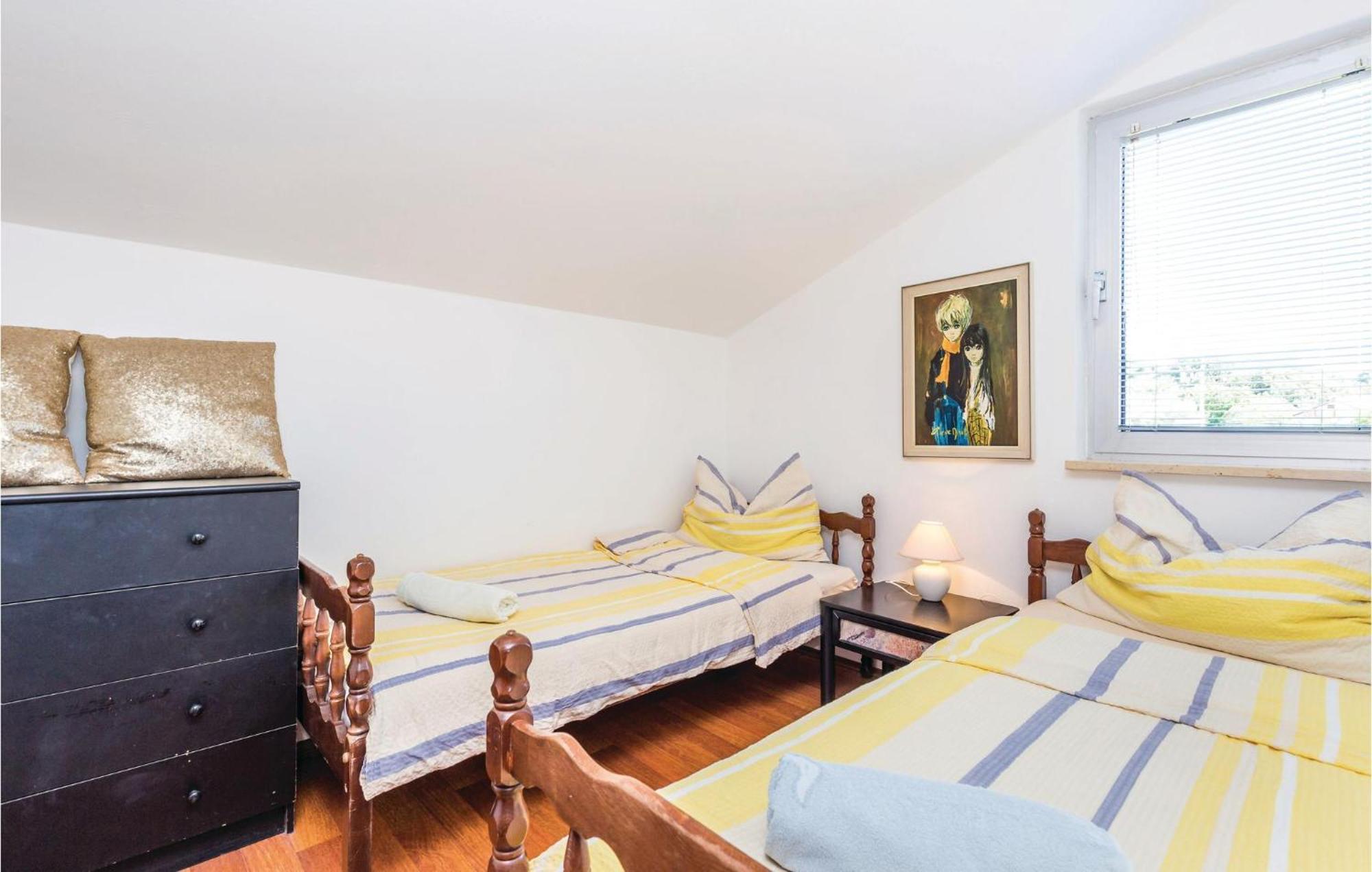 Lovely Apartment In Kampor With Kitchen Exterior foto
