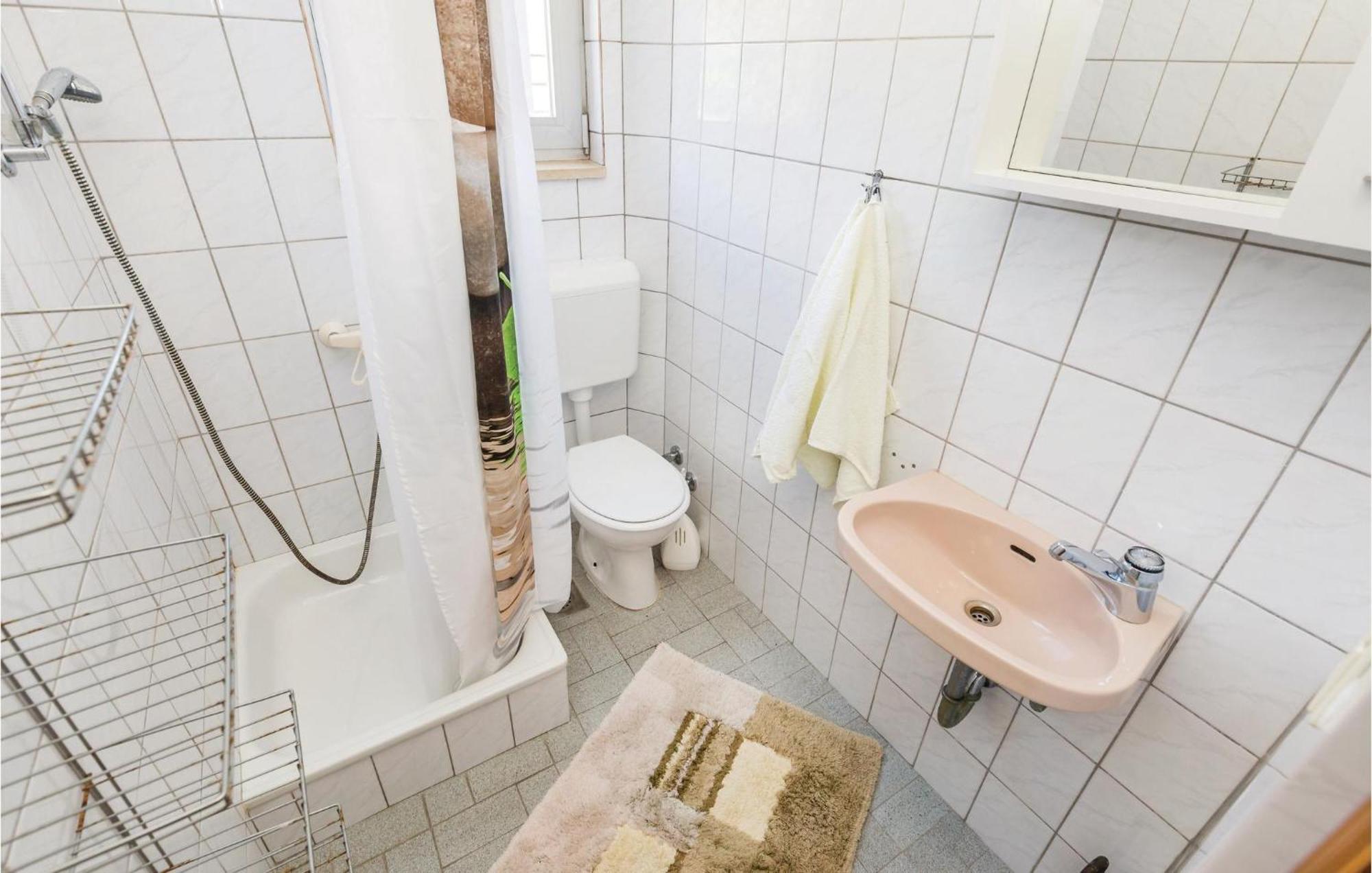 Lovely Apartment In Kampor With Kitchen Exterior foto